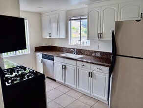 243 W El Portal in San Clemente, CA - Building Photo - Building Photo