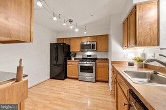 6111 Wigmore Ln in Alexandria, VA - Building Photo - Building Photo