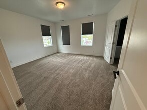 5427 W Ranches Loop Rd in West Jordan, UT - Building Photo - Building Photo