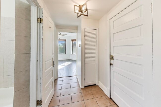 2164 N Oakley Ave in Chicago, IL - Building Photo - Building Photo