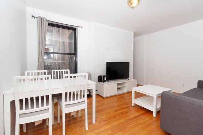 315-317-317 E 95th St