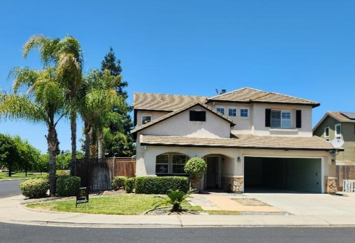 2015 London Ave in Manteca, CA - Foto de edificio