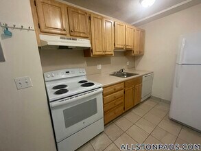 88 Gardner St, Unit 4B in Boston, MA - Building Photo - Building Photo