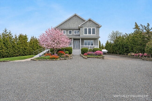 176 Beach Ln in Westhampton Beach, NY - Building Photo - Building Photo