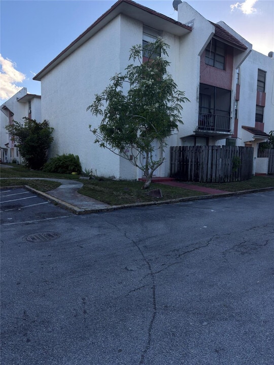 1794 NW 55th Ave in Lauderhill, FL - Building Photo