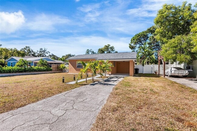 1517 Gray St S in Gulfport, FL - Foto de edificio - Building Photo