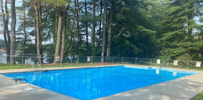 4 Grandview Dr in Farmington, CT - Building Photo - Building Photo