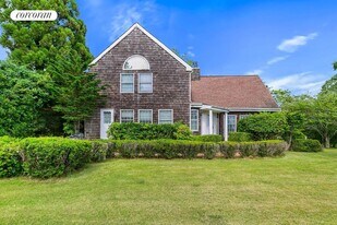 1 Wainscott Stone Road in Wainscott, NY - Building Photo