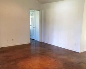 90 County Rd 2269 in Cleveland, TX - Building Photo - Building Photo