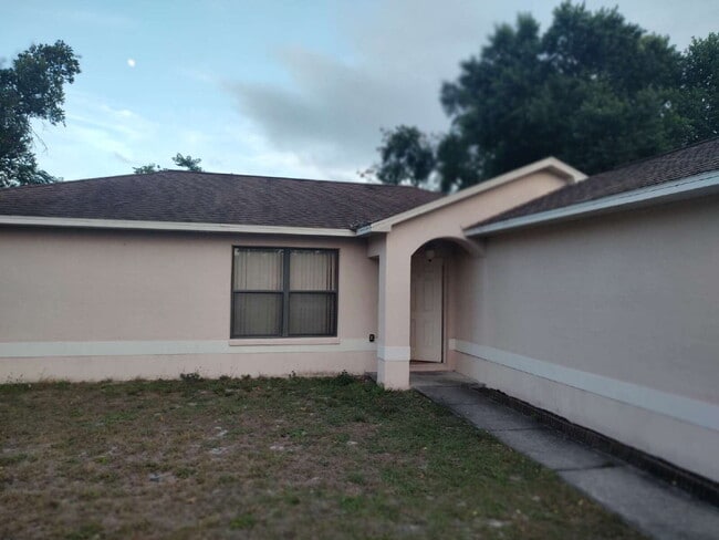 11050 Pickering Ln in Port Richey, FL - Building Photo - Building Photo