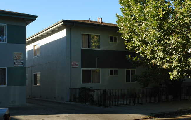 1066 Appian Ln in San Jose, CA - Foto de edificio - Building Photo