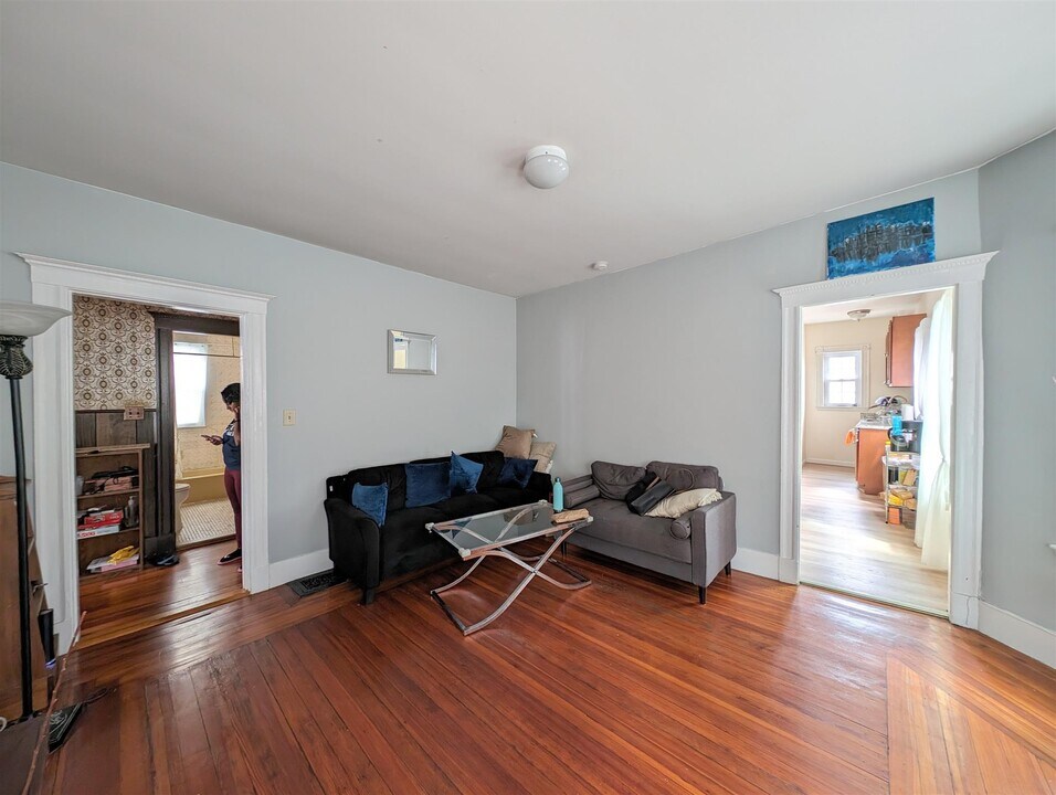 35 Pearson Rd, Unit 1 in Somerville, MA - Foto de edificio