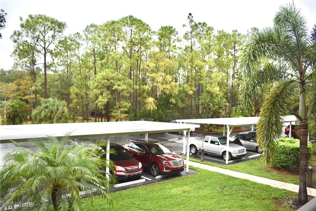 5767 Deauville Cir in Naples, FL - Building Photo