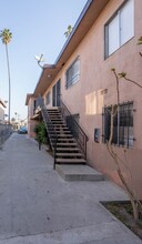 626 W 81st St in Los Angeles, CA - Building Photo - Building Photo