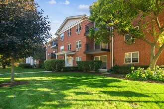 801 E Miner St in Arlington Heights, IL - Building Photo - Building Photo