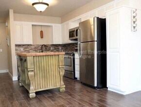 5805 Hefner Village Ct in Oklahoma City, OK - Building Photo - Building Photo