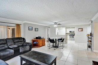 12215 Royal Palm Blvd in Coral Springs, FL - Building Photo - Building Photo
