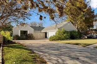 737 Summerwood Dr in New Braunfels, TX - Building Photo