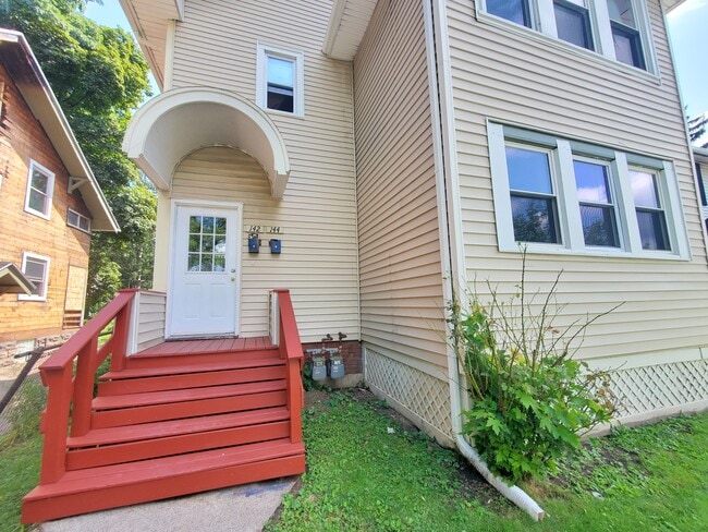 142-144 Ohio St, Unit DN in Rochester, NY - Foto de edificio - Building Photo