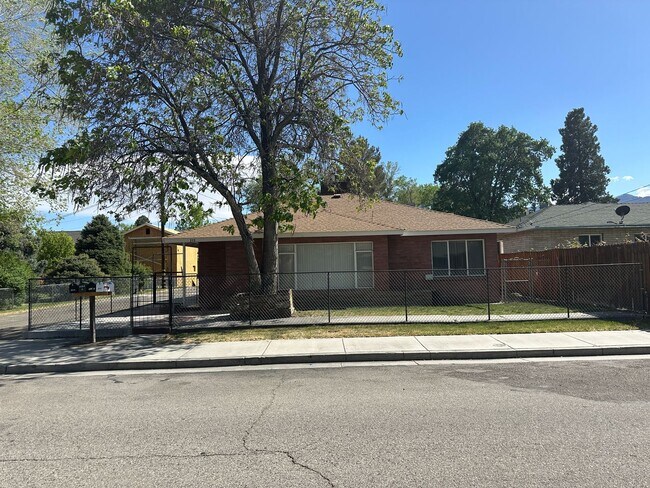 property at 212 E Pine St