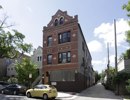 1645 W Wabansia Ave in Chicago, IL - Building Photo