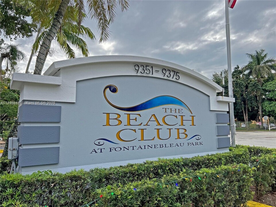 9373 Fontainebleau Blvd in Miami, FL - Building Photo