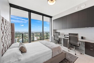 1000 Brickell Plz, Unit PH5307 in Miami, FL - Building Photo - Building Photo