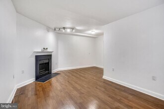 3819 Davis Pl NW-Unit -2 in Washington, DC - Building Photo - Building Photo