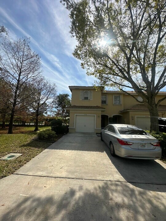 13756 Creston Pl in Wellington, FL - Building Photo