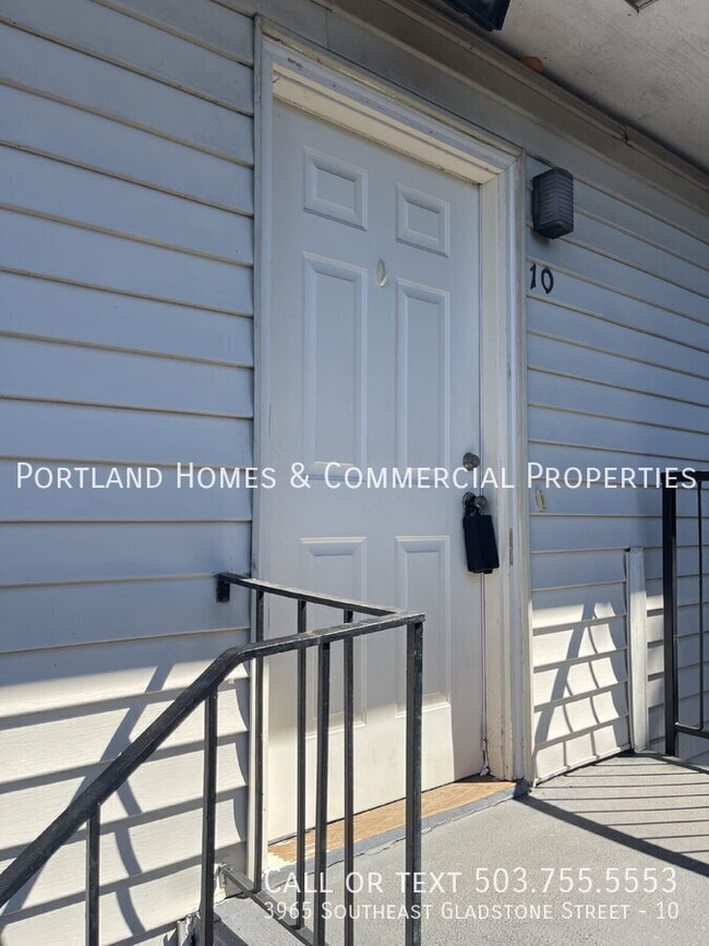 property at 3965 SE Gladstone St