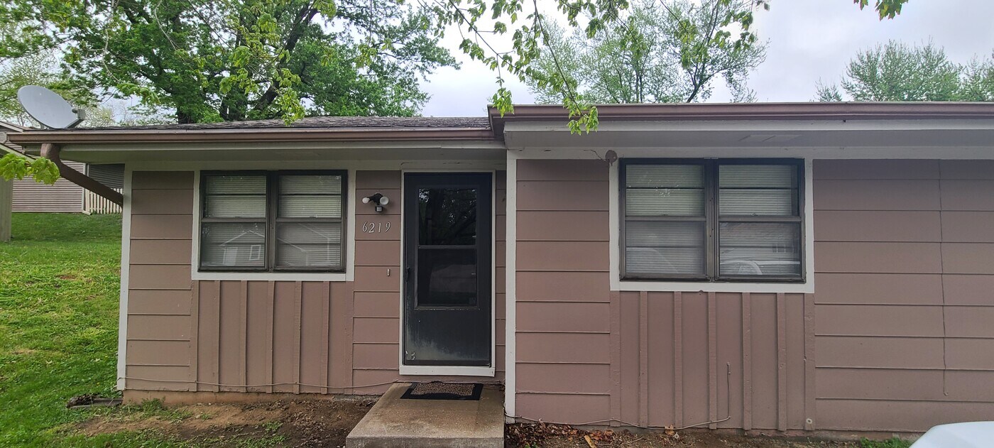 6217 N 28th Street Ter in St. Joseph, MO - Building Photo