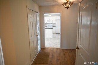 922 Heritage Vlg in Southbury, CT - Building Photo - Building Photo