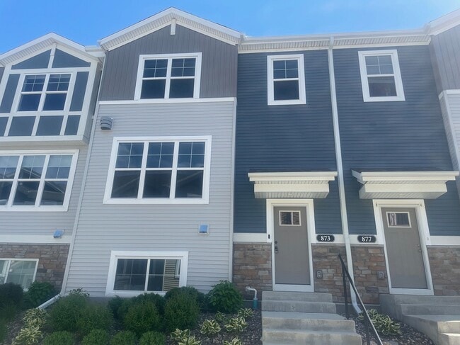 873 Roselyn Dr in Victoria, MN - Building Photo - Building Photo