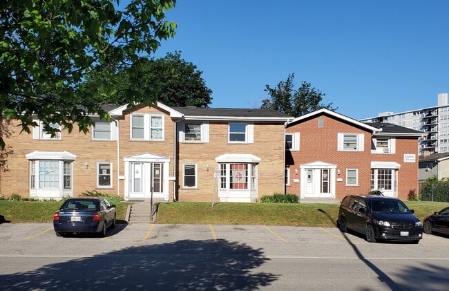 2 BEDROOM-3 LEVEL TOWNHOME ON ARBOUR GLEN in London, ON - Building Photo - Building Photo