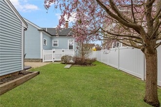 11 Eustis Ave in Newport, RI - Building Photo - Building Photo