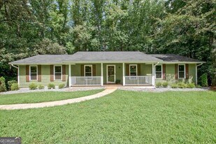 205 Kingswood Dr in Fayetteville, GA - Building Photo