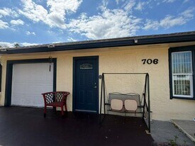 706 Bogie Ct in Poinciana, FL - Building Photo