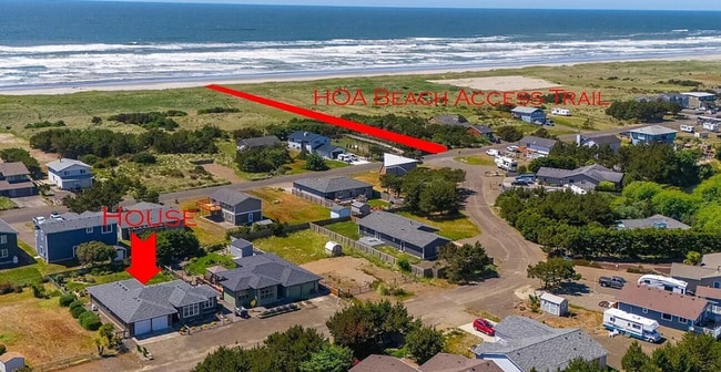 33003 G Pl in Ocean Park, WA - Foto de edificio - Building Photo