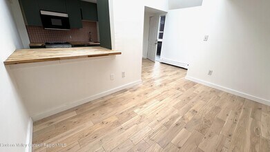 725 Warren St in Hudson, NY - Building Photo - Building Photo