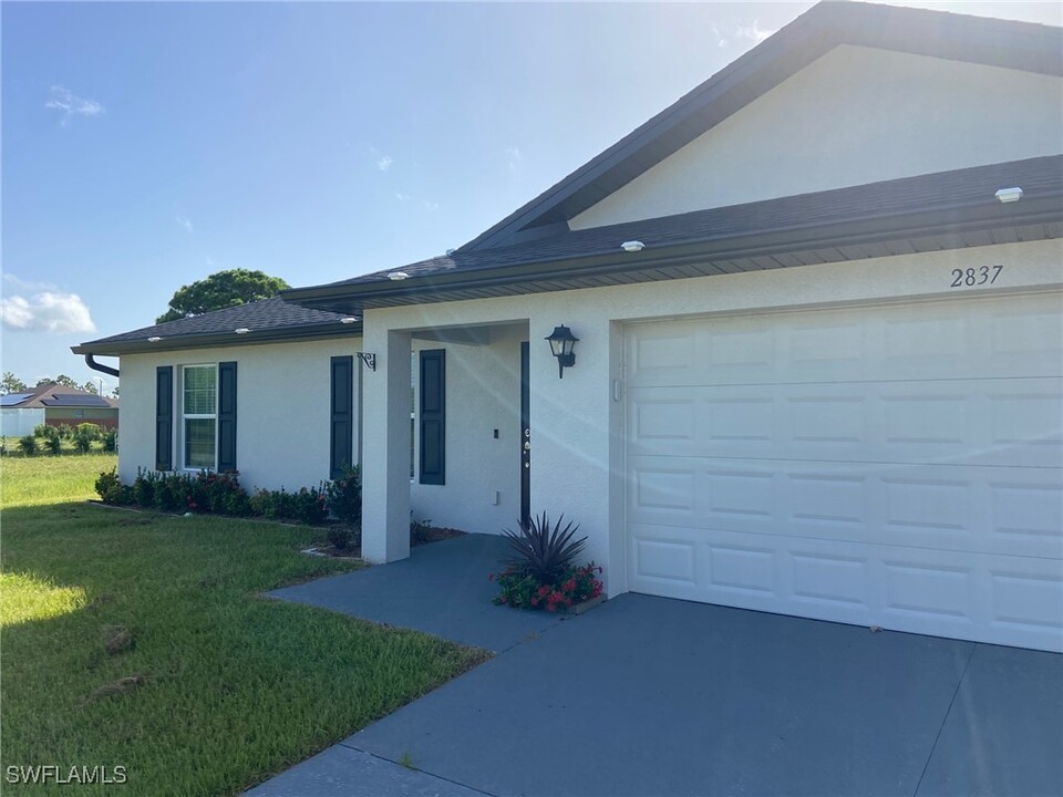 2837 NW 24th Ave in Cape Coral, FL - Building Photo