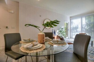 1488 El Camino Real in South San Francisco, CA - Foto de edificio - Building Photo