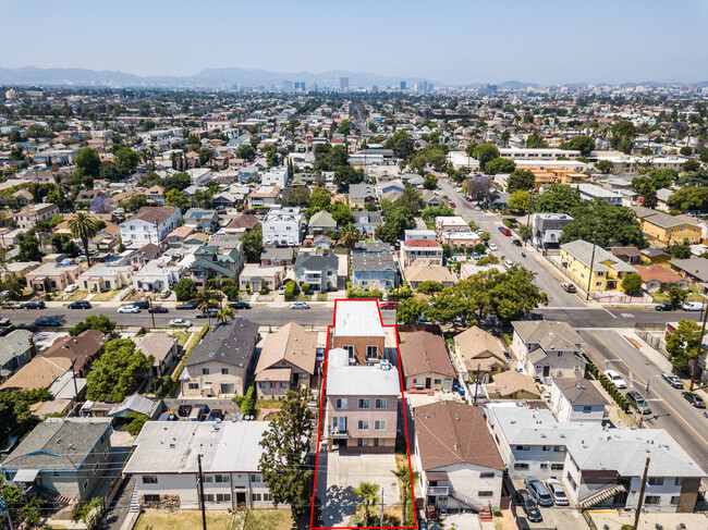 1328 W 37th Dr in Los Angeles, CA - Building Photo - Building Photo