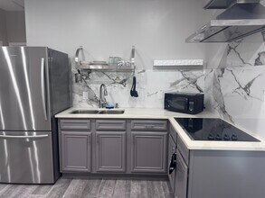 6615 Tippin Ave, Unit #B in Pensacola, FL - Foto de edificio - Building Photo