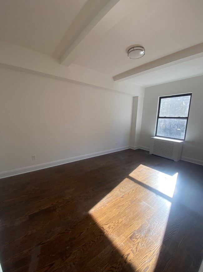 25 W 68th St, Unit PHE