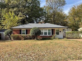 1653 Colonial Rd in Memphis, TN - Building Photo