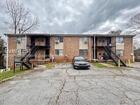 4527 Glade Rd in Forest Park, GA - Building Photo