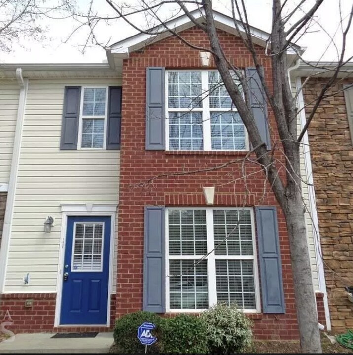 1886 Grove Way in Hampton, GA - Building Photo