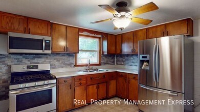 Cozy 3 Bedroom 1 Bathroom in Western Sioux in Sioux Falls, SD - Building Photo - Building Photo