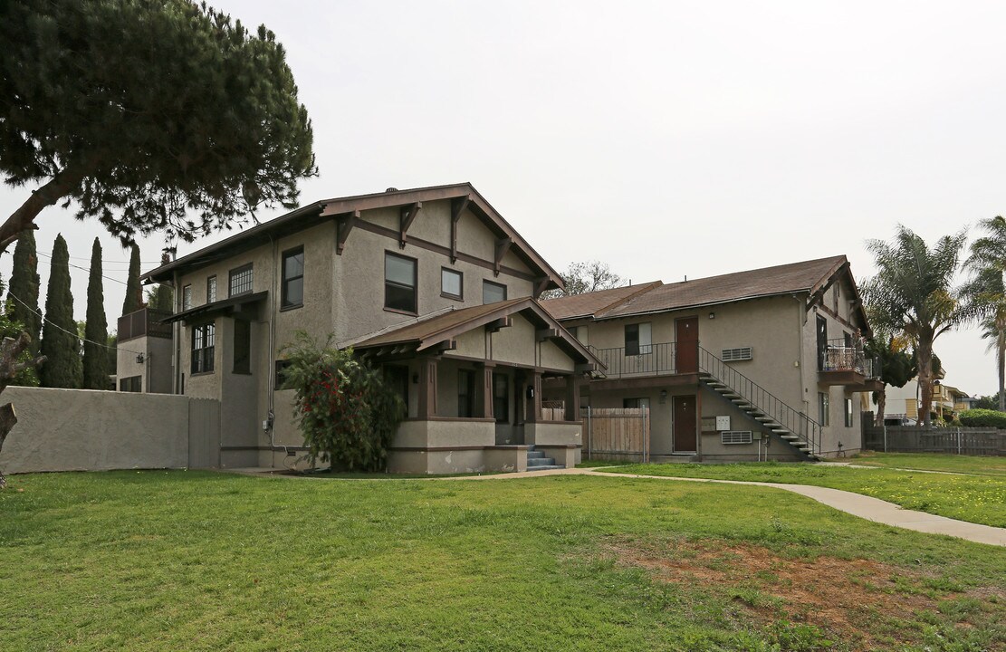 103-105 4th Ave in Chula Vista, CA - Foto de edificio