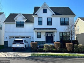 13 Pettit's Bridge Rd in Jamison, PA - Building Photo